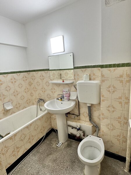 Titan, Basarabia, apartament 2 camere, etaj 1 la  5 minute metrou