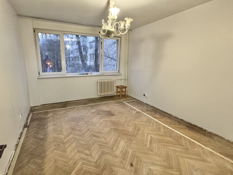 Titan, Basarabia, apartament 2 camere, etaj 1 la  5 minute metrou